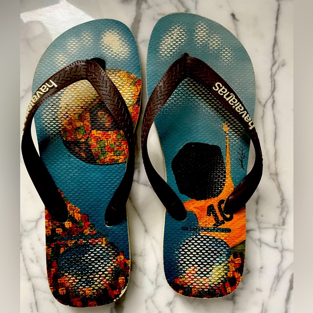 Havianas size 39/40 M/67 W7/8 Classic  Brazilian with colorful pattern